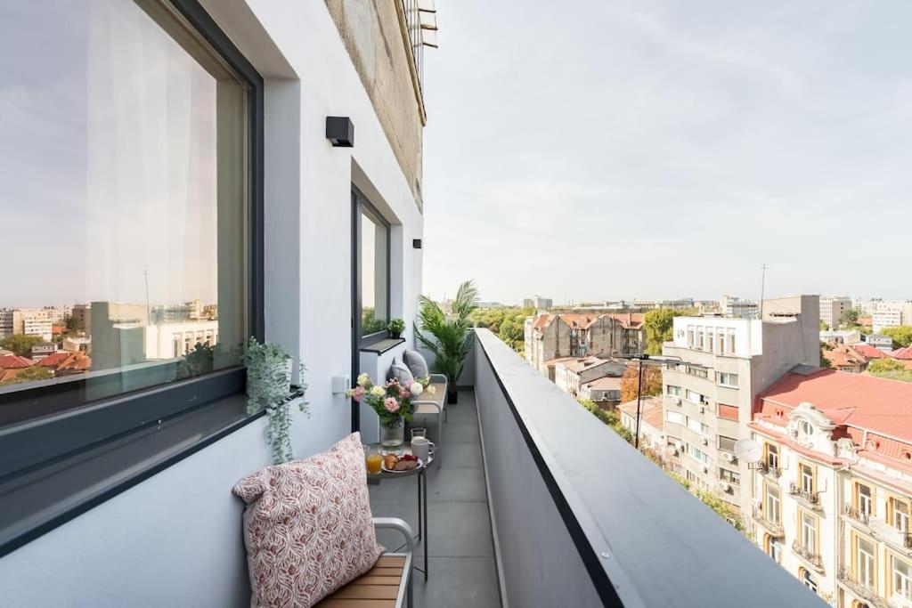 Stunning Views 3Br Sunny Flat - Amazing Terrace Lägenhet Bukarest Exteriör bild