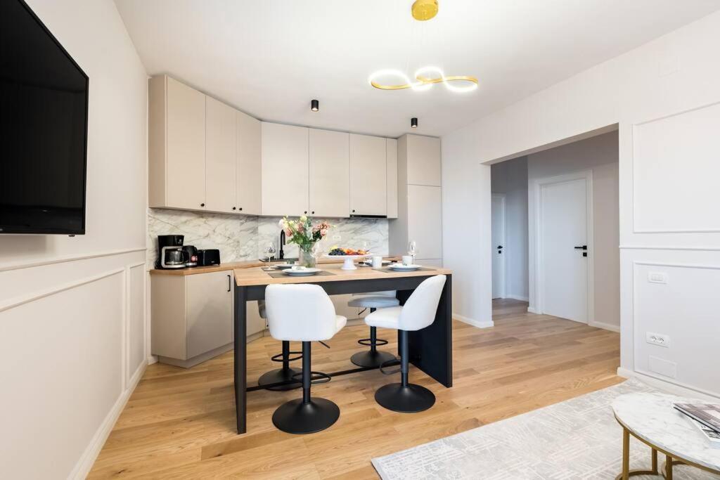 Stunning Views 3Br Sunny Flat - Amazing Terrace Lägenhet Bukarest Exteriör bild