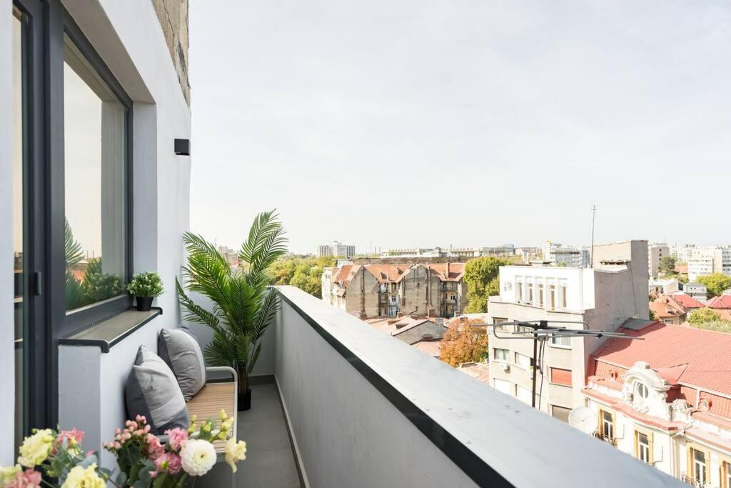 Stunning Views 3Br Sunny Flat - Amazing Terrace Lägenhet Bukarest Exteriör bild