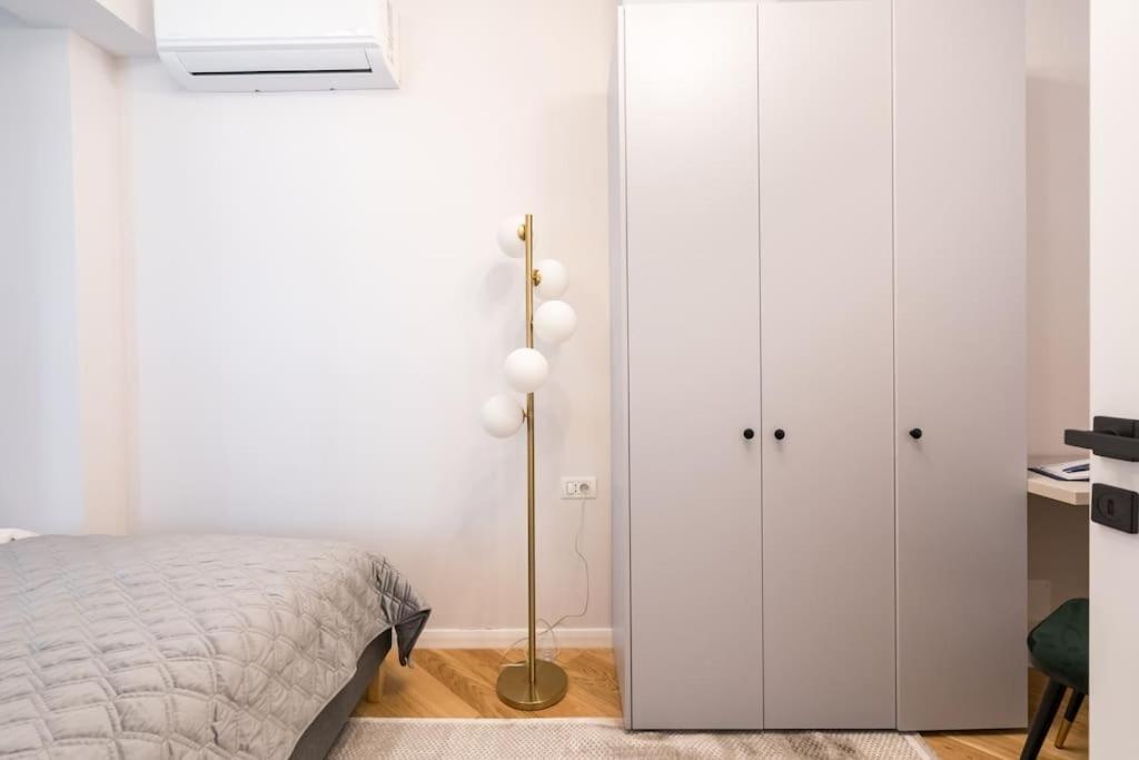 Stunning Views 3Br Sunny Flat - Amazing Terrace Lägenhet Bukarest Exteriör bild